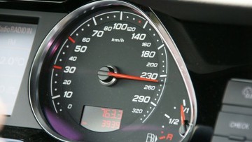 Real-Tempo auf Autobahnen: Die meisten fahren Richtgeschwindigkeit