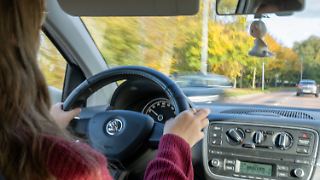 Fast Hälfte aller Fahrschüler fällt durch Theorie-Prüfung