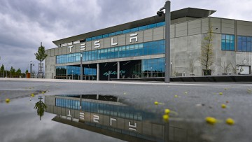 Vorwürfe der IG Metall: Schüchtert Tesla die Belegschaft ein?