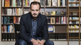 Schriftsteller Jonas L&uuml;scher: Vom Covid-Koma zum Romanerfolg