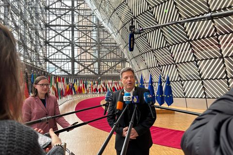Habeck kritisiert Woidke: Rückkehr zu russischem Öl falsch