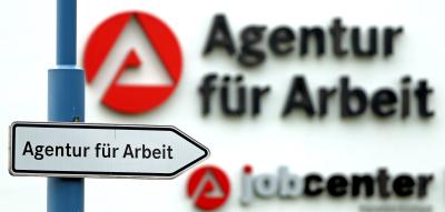 Zahl der Arbeitslosen in Deutschland sinkt nur leicht