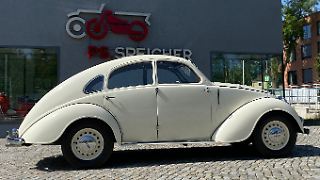 Fahrt mit Adler 2,5 Liter ist eine abenteuerliche Zeitreise