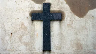 Bei der römisch-katholischen Kirche ist der Lack langsam ab