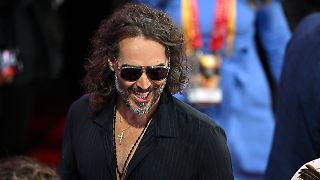 Russell Brand streitet Vergewaltigung ab - bereut aber Verhalten