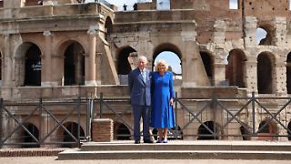 König Charles und Camilla genießen Italien