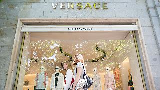 Prada übernimmt Versace für Milliardensumme