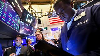 Dow lässt vor den Feiertagen nochmal Federn