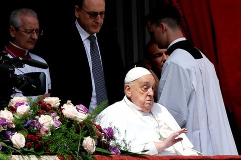 Wie wird der Papst bestattet?