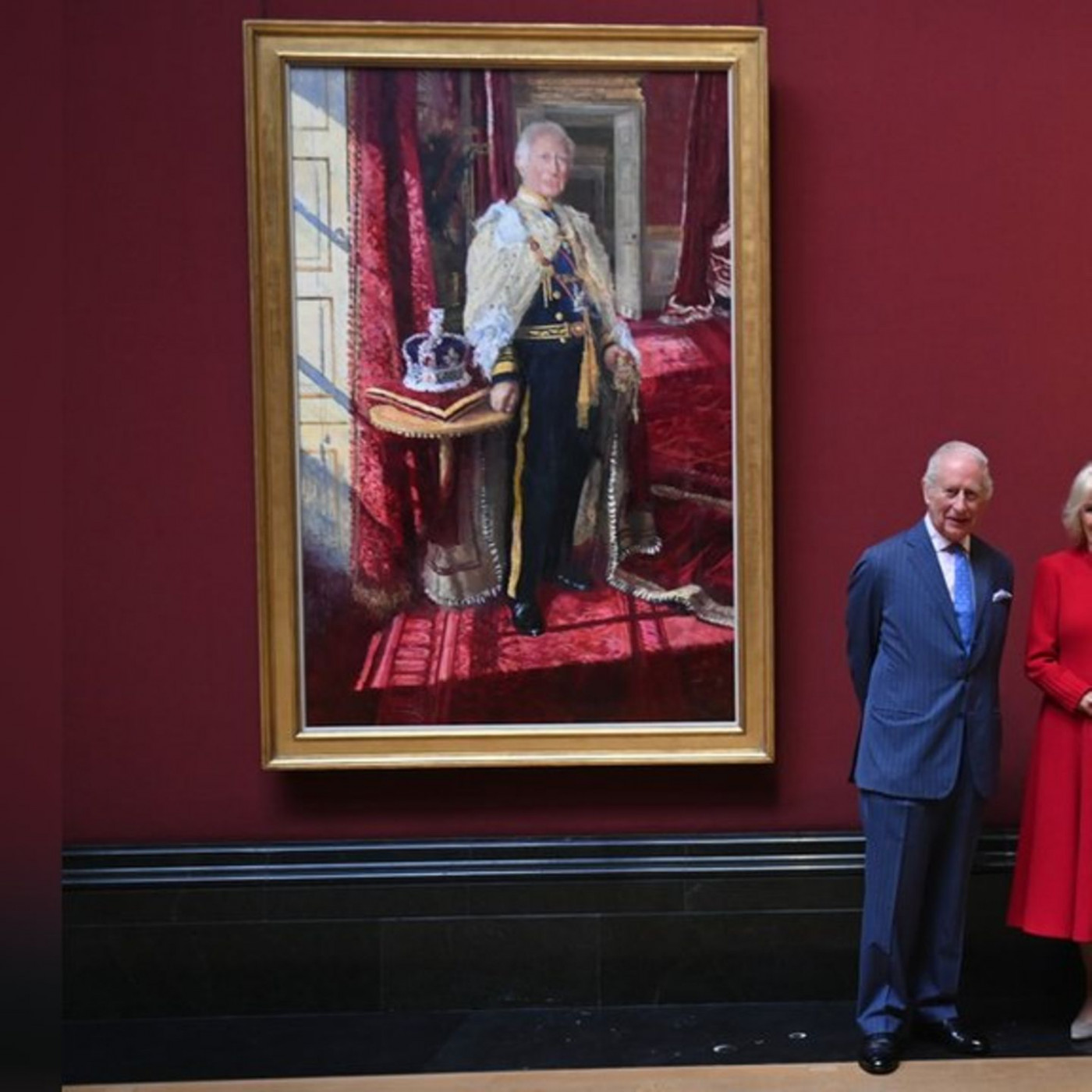 Charles und Camilla enthüllen neue Porträts
