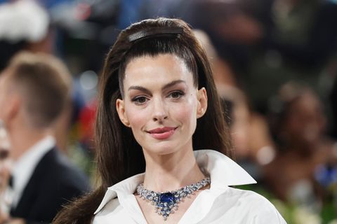 Anne Hathaway, sind Sie es? Vorher-Nachher-Vergleich nach Gesichts-Verjüngung