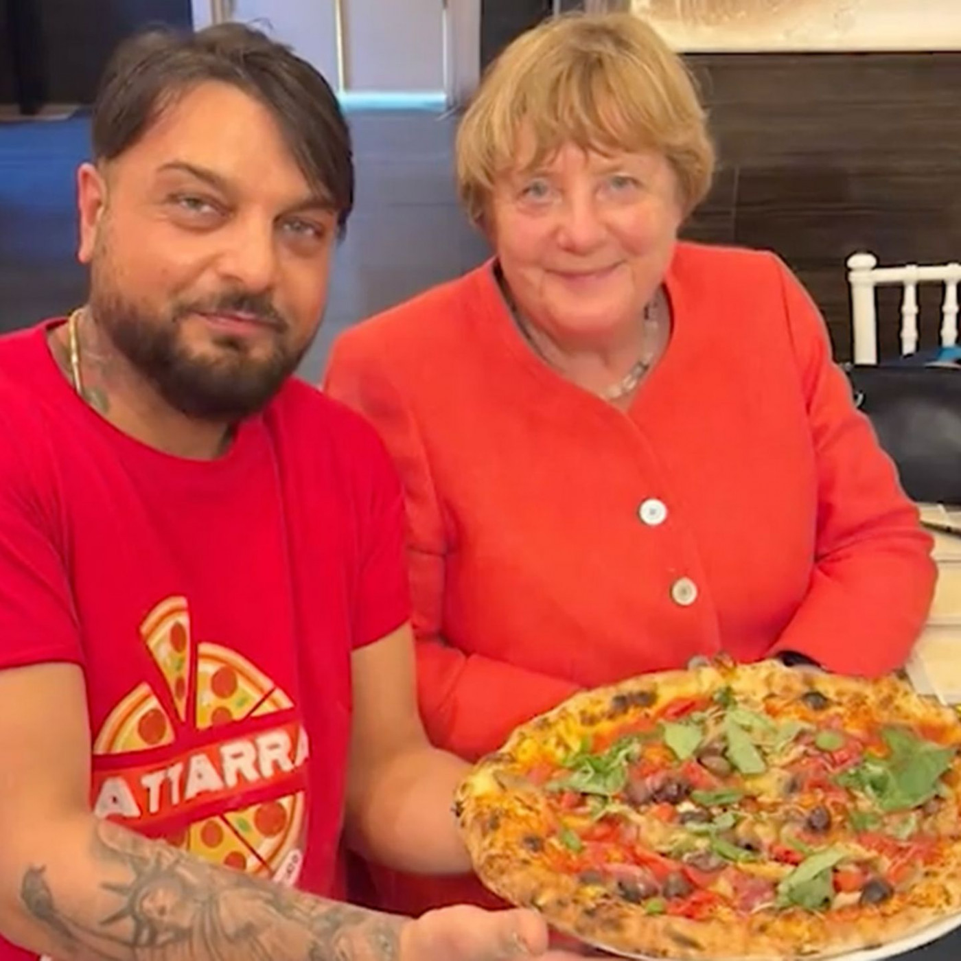 Was mag die Altkanzlerin auf der Pizza? Verdutzter Restaurantbesitzer verrät es
