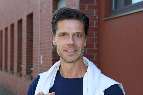 "Unter uns"-Star Stephen Dürr pflegt sich mit seinem eigenen Sperma