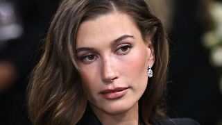 Hailey Bieber schildert dramatische Geburt