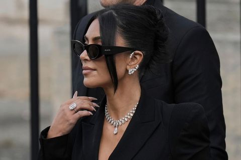 Kim Kardashian feiert ihren Jura-Abschluss im heimischen Garten