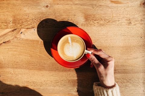 Trinken Sie Ihren Kaffee, wie Designer es tun würden