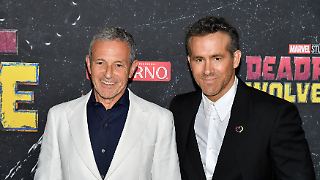 Ryan Reynolds wirbt bei Disney f&uuml;r "Star Wars"-Film ab 18