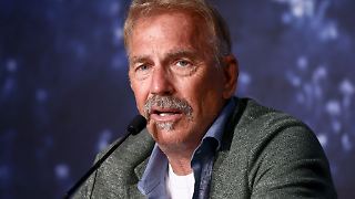 "Horizon"-Stuntfrau zeigt Kevin Costner an