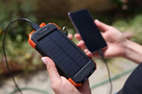 Powerbank, Campinglampe &amp; Co.: Die Must-have-Gadgets für jedes Festival