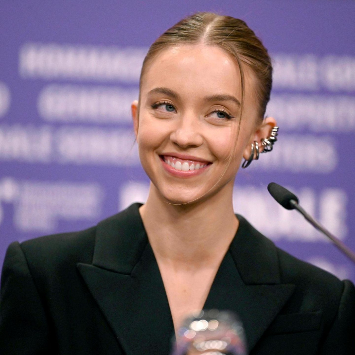 Sydney Sweeney bestätigt Single-Status und bringt Seife mit ihrem Badewasser raus