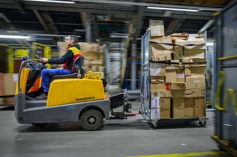 DHL erhöht Preise für bestimmte Paket-Sendungen