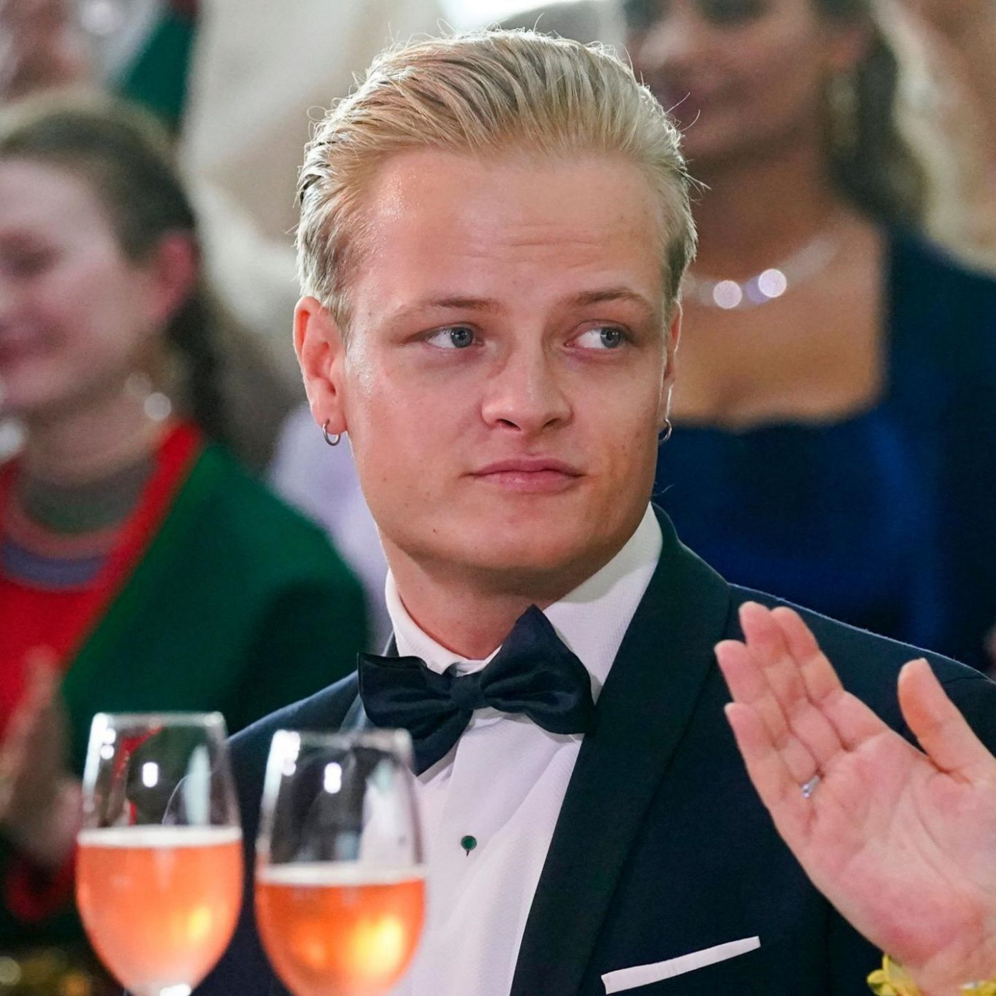 In Norwegen braut sich ein Sturm zusammen – aber Marius Borg Høiby macht Party