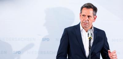 Ministerpräsident Lies schlägt „Konsumimpulse“ für E-Autos vor