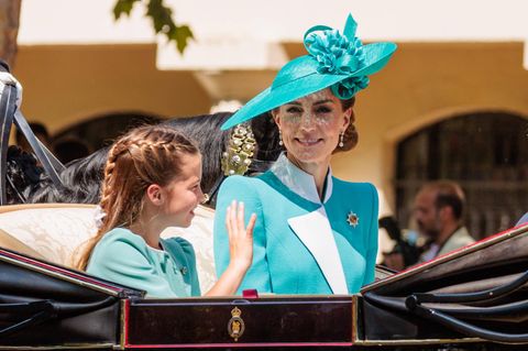 Prinzessin Kate: Mit ihrem Outfit ehrt sie Prinzessin Diana und die Queen