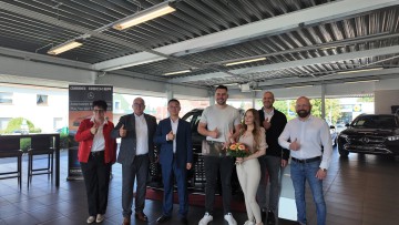 China-SUV für Glückspilz: Indimo übergibt Hauptgewinn in Autohaus