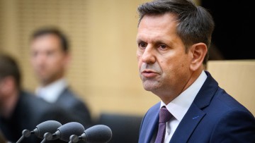 Ministerpräsident Lies: E-Autos für alle attraktiver machen