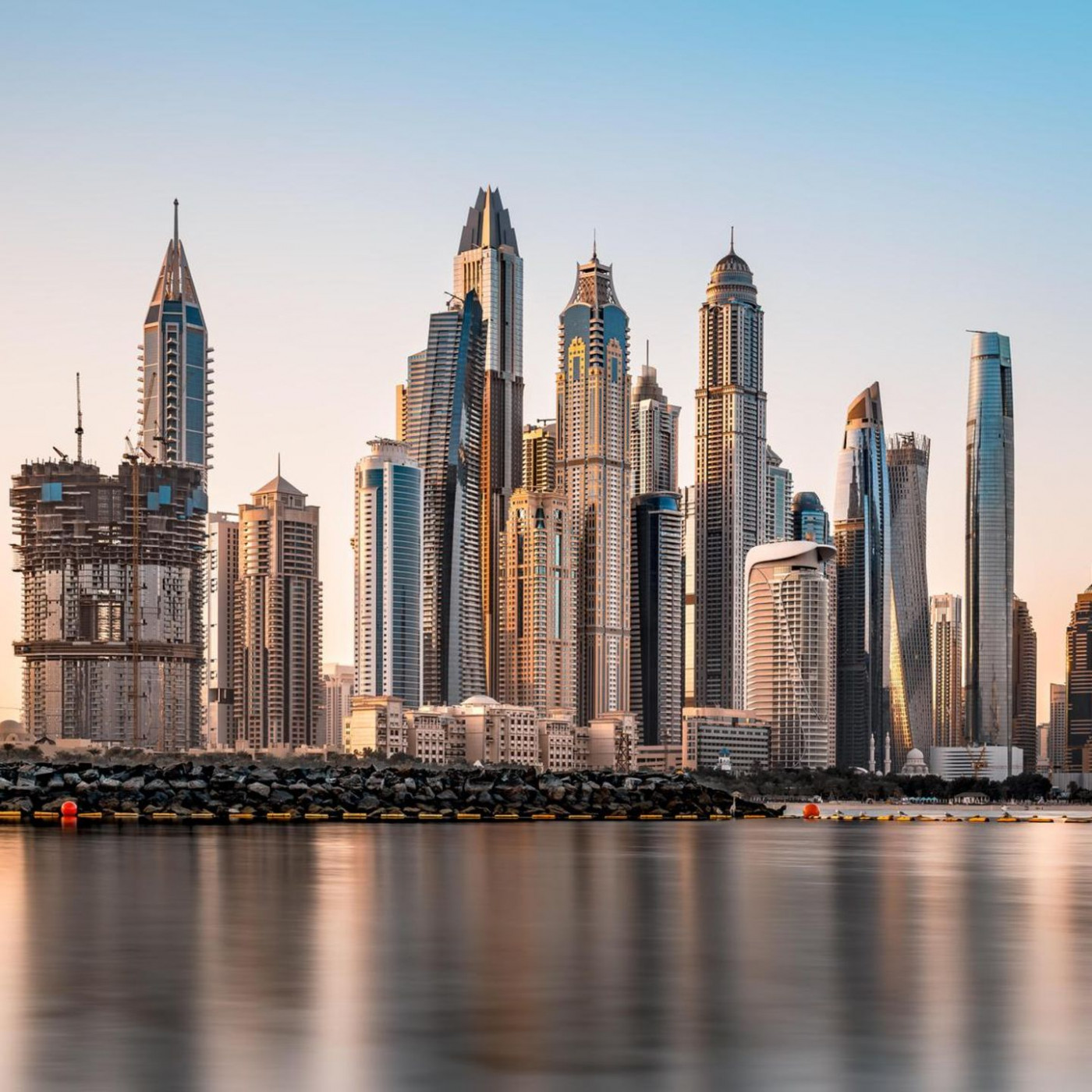 "Jetzt mal keine Panik" – Die nervösen Chat-Debatten unter Deutschen in Dubai