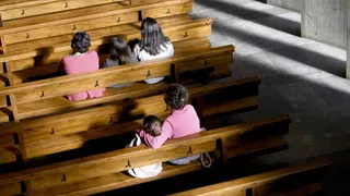 Beten und Gottesdienst? Nein danke, sagen Herr und Frau Schweizer