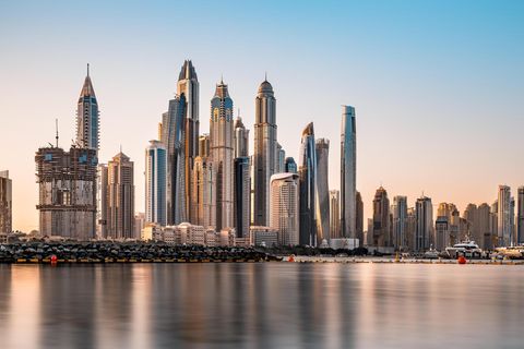 "Jetzt mal keine Panik" – Die nervösen Chat-Debatten unter Deutschen in Dubai