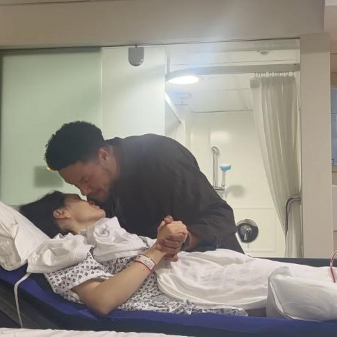 Jessie J meldet sich nach Brustkrebs-OP aus dem Krankenbett