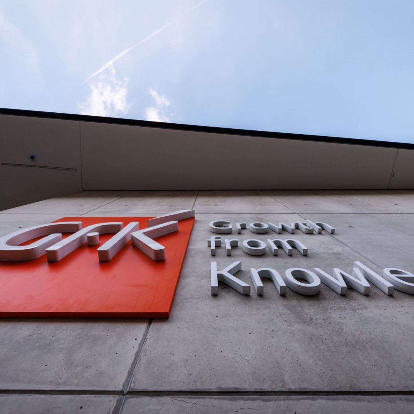Verunsicherte Verbraucher legen ihr Geld auf die hohe Kante