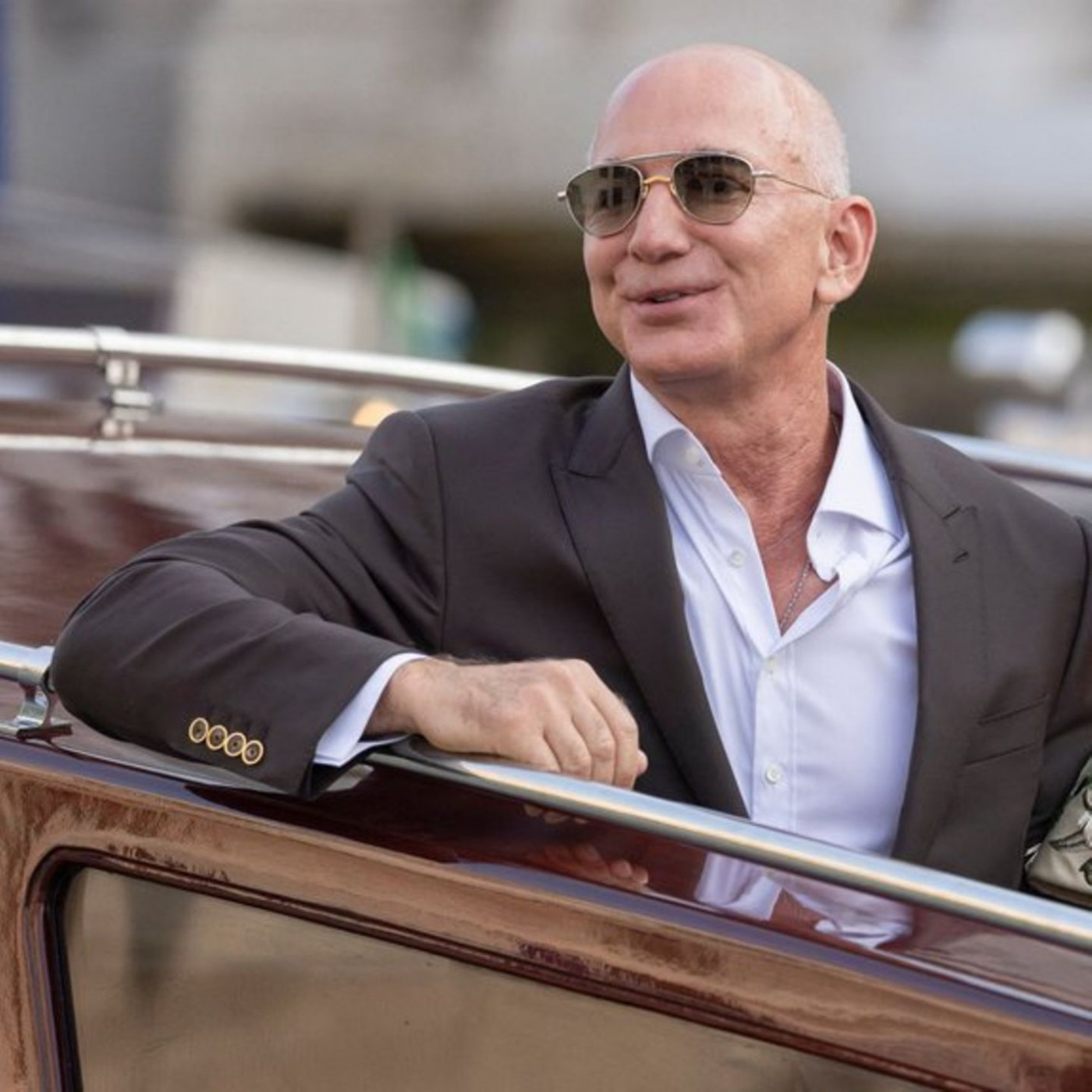 Jeff Bezos schenkt ihr millionenschwere Kette