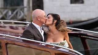 Lauren Sánchez heißt jetzt auch Bezos und zeigt ihr Hochzeitskleid