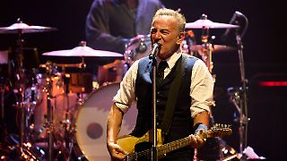 Metallteil fällt bei Bruce Springsteens Konzert ins Publikum