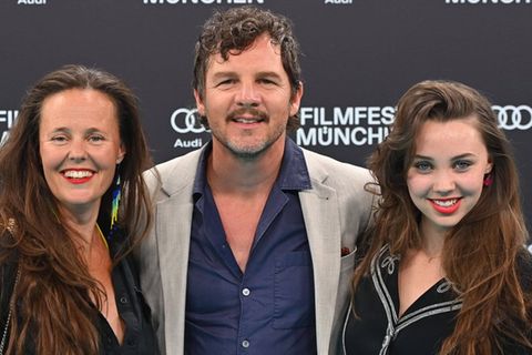 "Tatort"-Star Felix Klare zeigt sich mit Tochter Falka auf dem roten Teppich
