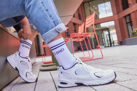 Warum der BND jetzt Tennissocken verkauft