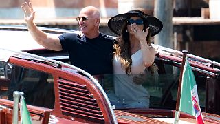 Jetzt flittern Jeff Bezos und Lauren Sánchez