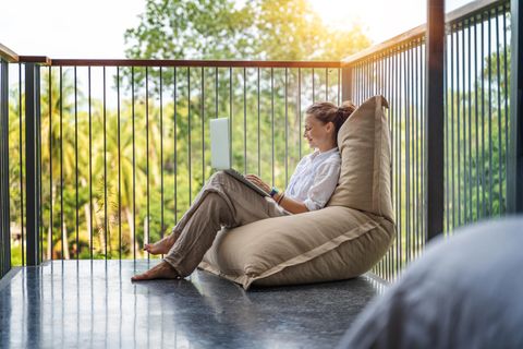 Bequem auf Terrasse und Balkon verweilen: Outdoor-Sitzsäcke im Vergleich