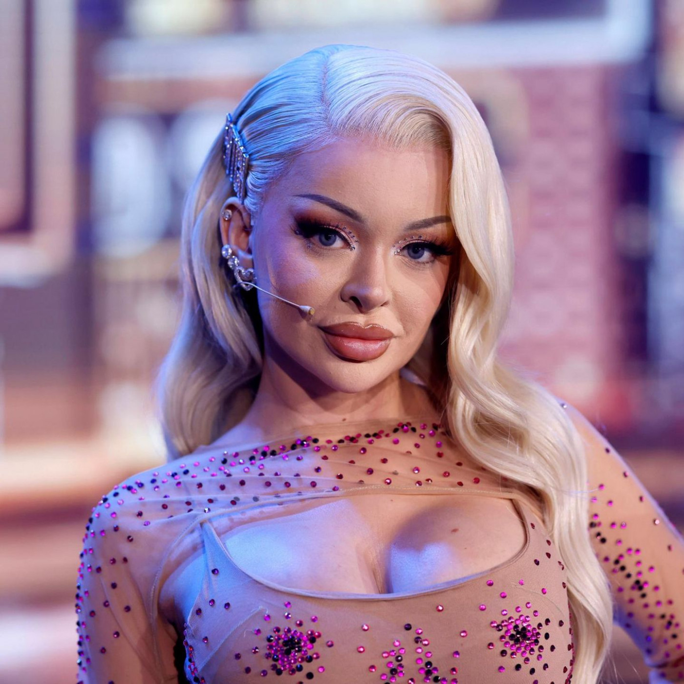 Katja Krasavice bewirbt neues Album nackt – mit zwei Kanzlern