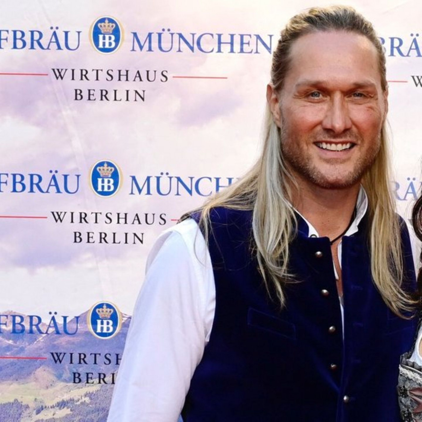 Romantischer Heiratsantrag am Jahrestag