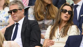 Hugh Grants Wimbledon-Nickerchen geht viral