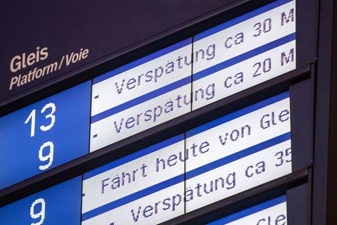 Vier von zehn Fernzügen der Bahn im Juni zu spät