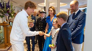 Jannik Sinner signiert Bälle für George, Charlotte und Louis
