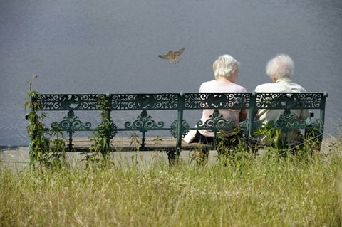 Männer erhalten im Durchschnitt deutlich mehr Rente als Frauen