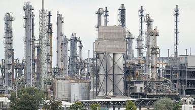 Auftragsmangel bremst Chemiebranche aus