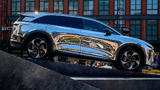 Uber will 20.000 Robotaxis fahren lassen